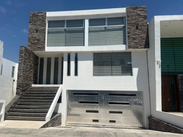 CASA DE LUJO VENTA ZONA PLATEADA PACHUCA