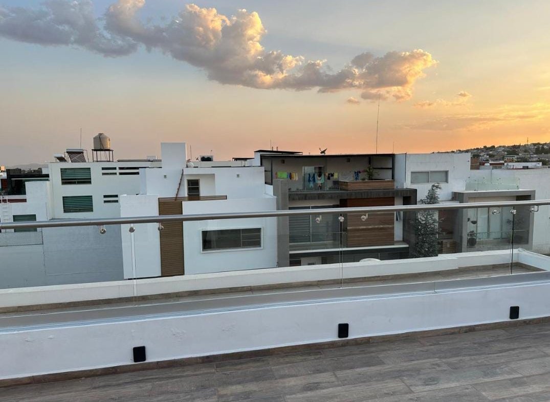 CASA DE LUJO VENTA ZONA PLATEADA PACHUCA