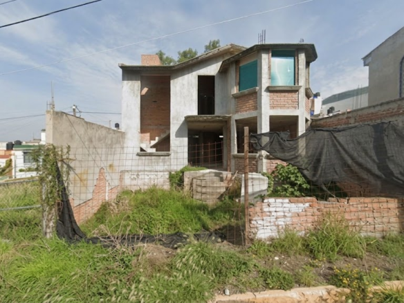 CASA EN OBRA CON EXCEDENTE DE TERRENO