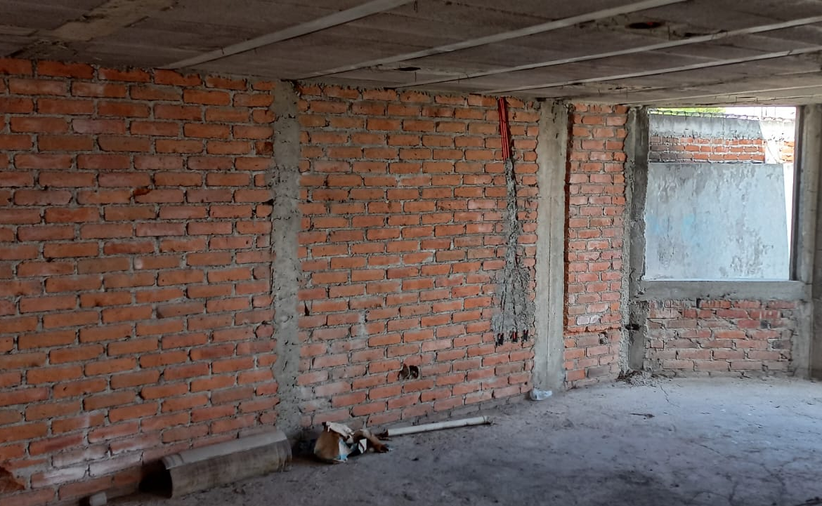 CASA EN OBRA CON EXCEDENTE DE TERRENO