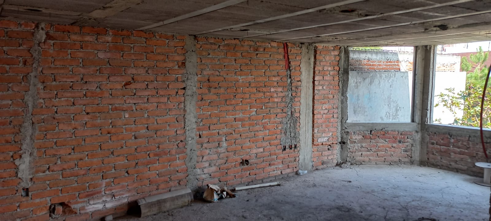 CASA EN OBRA CON EXCEDENTE DE TERRENO