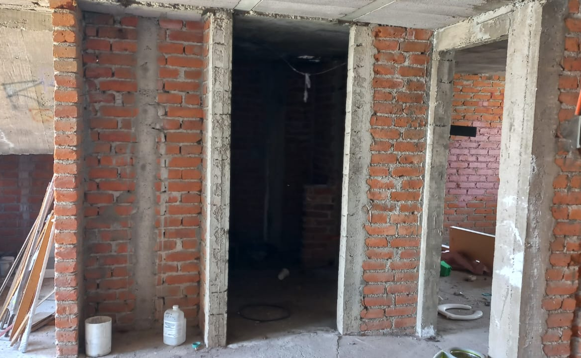 CASA EN OBRA CON EXCEDENTE DE TERRENO