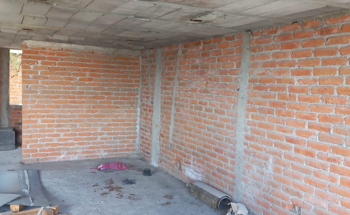 CASA EN OBRA CON EXCEDENTE DE TERRENO
