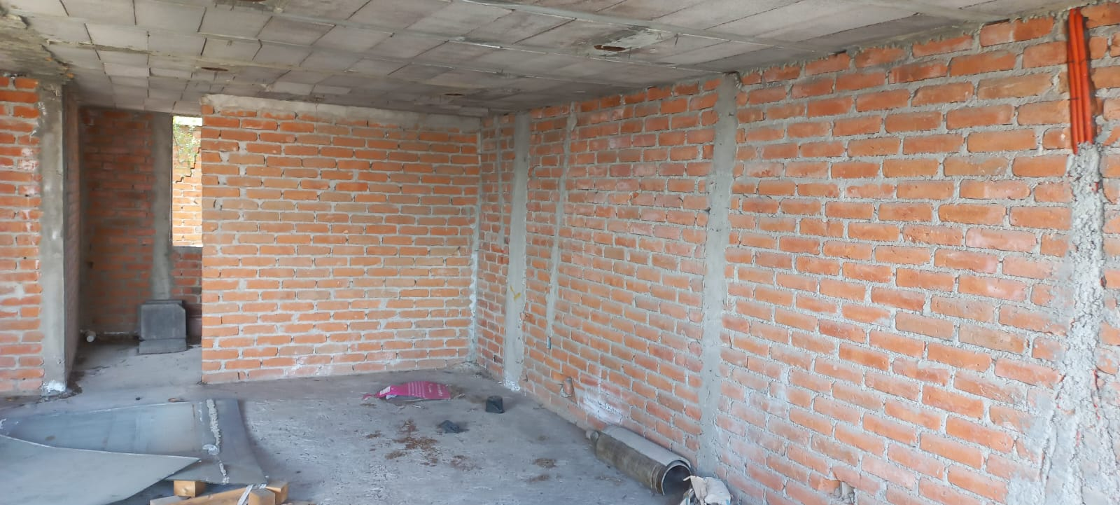 CASA EN OBRA CON EXCEDENTE DE TERRENO