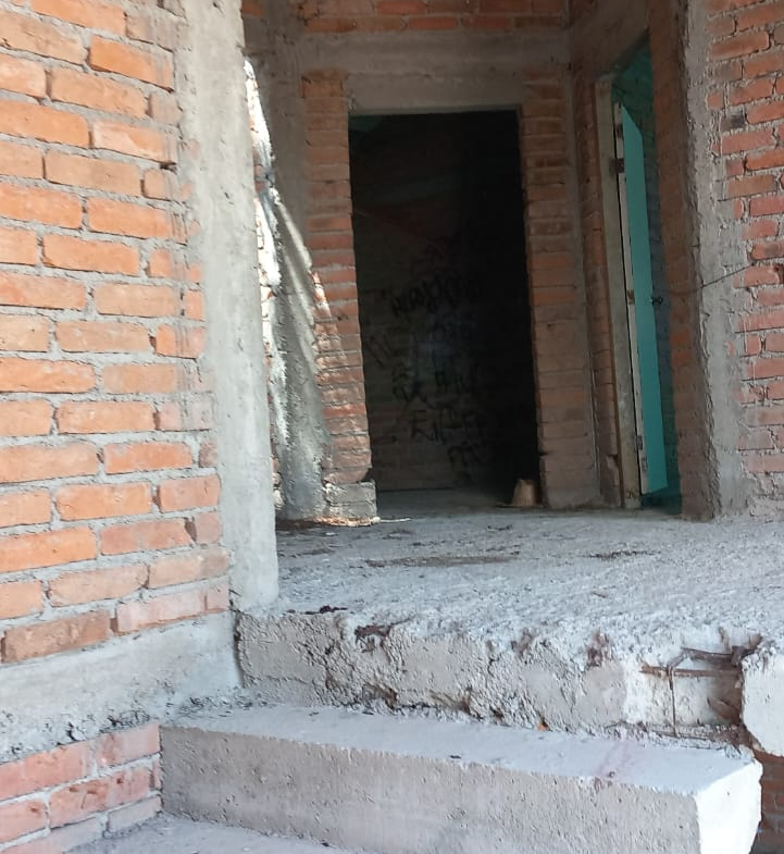 CASA EN OBRA CON EXCEDENTE DE TERRENO