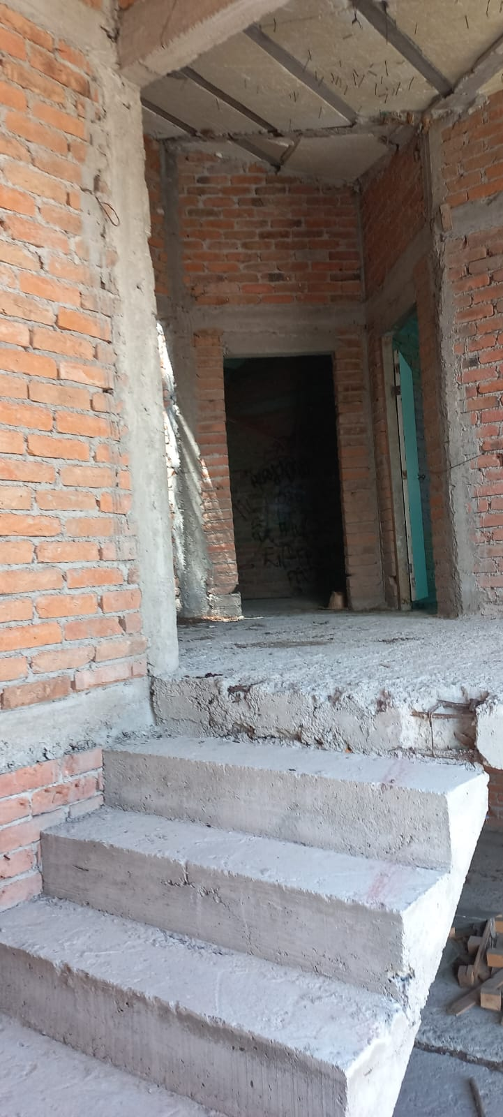 CASA EN OBRA CON EXCEDENTE DE TERRENO