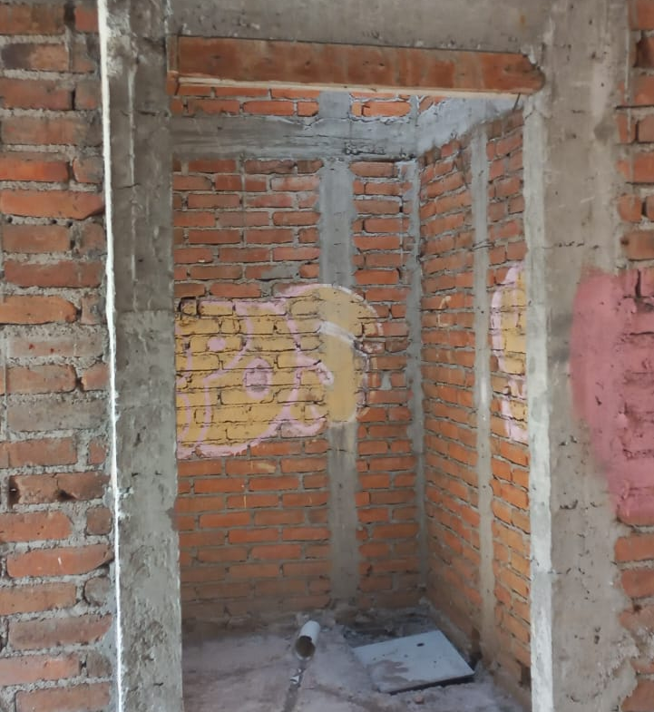 CASA EN OBRA CON EXCEDENTE DE TERRENO