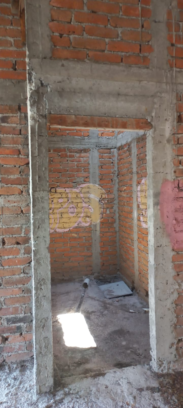 CASA EN OBRA CON EXCEDENTE DE TERRENO