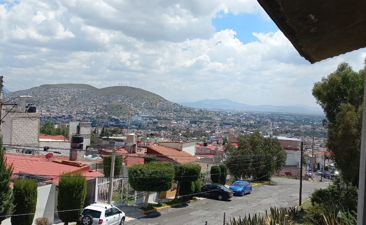 CASA EN OBRA CON EXCEDENTE DE TERRENO