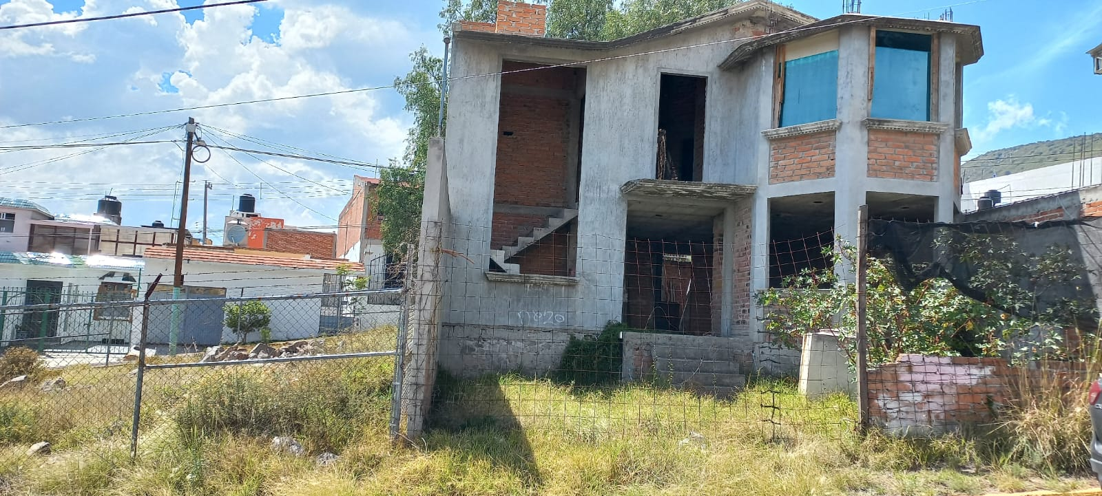 CASA EN OBRA CON EXCEDENTE DE TERRENO